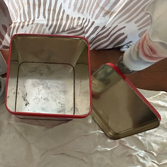 Vintage Perugina Tin For Amaretti Cookies Made In Italy - Picture 8 of 8